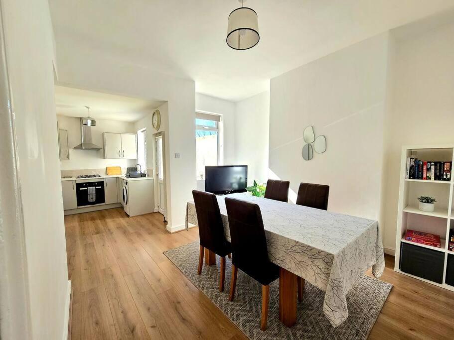 Entire House, Waterloo, Free Street Parkingヴィラ エクステリア 写真