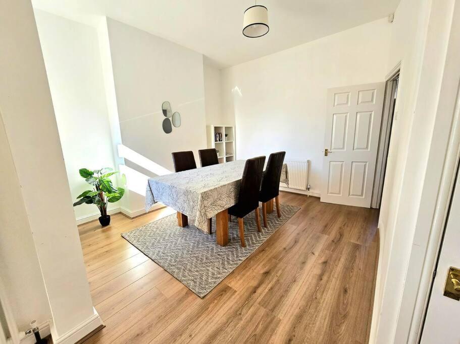Entire House, Waterloo, Free Street Parkingヴィラ エクステリア 写真
